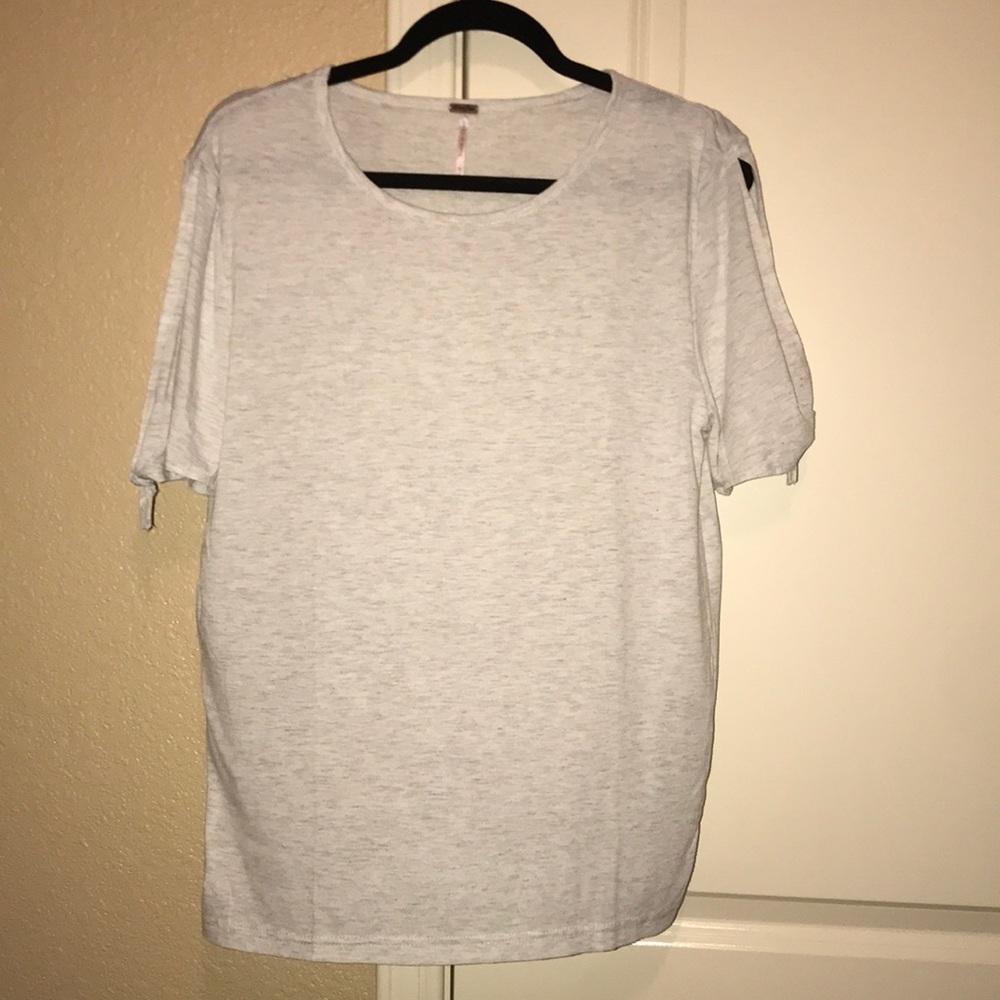 Grey shirt, with slits on the sleeve